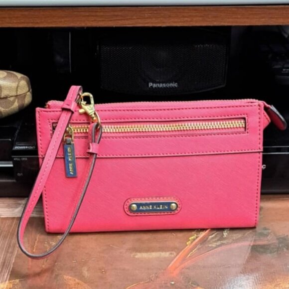 New Anne Klein Leather Wristlet - Picture 1 of 4